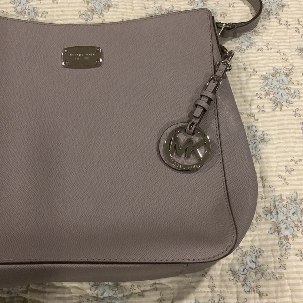Michael Kors Crossbody Messenger Bag NWOT Gray Saffiano leather phone pocket+ - Picture 5 of 12